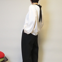 新作再販2025❤前後で結べる2wayリボン︎ バイカラーバルーンスリーブのボウタイブラウス25002AI 14枚目の画像