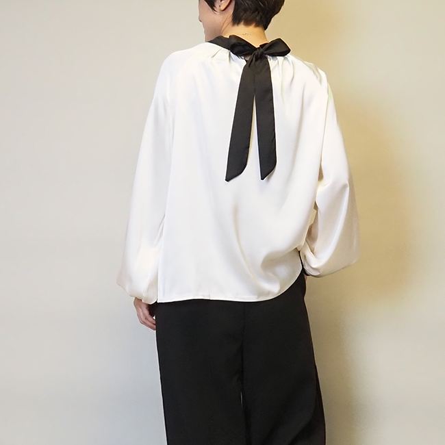 新作再販2025❤前後で結べる2wayリボン︎ バイカラーバルーンスリーブのボウタイブラウス25002AI