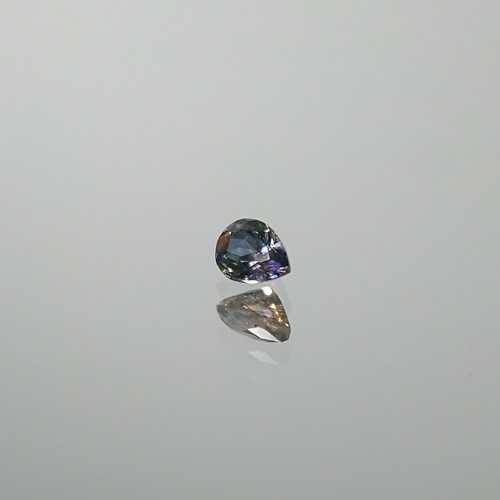 アキシナイト ブルーティントアキシナイト 0.12ct ☆2724 天然石 べる