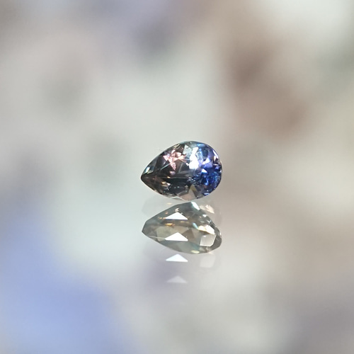 アキシナイト ブルーティントアキシナイト 0.12ct ☆2724 天然石 べる