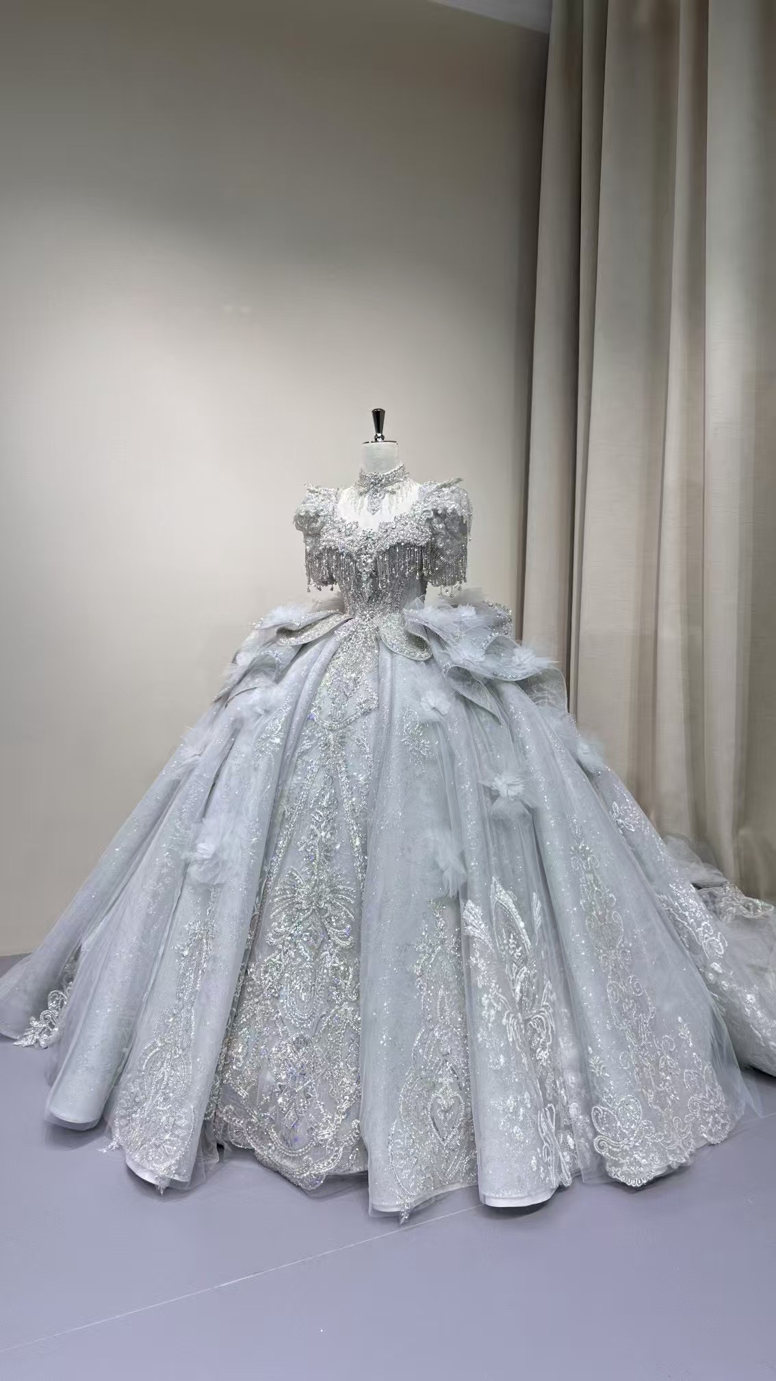 超豪華お買い得　美しいレース　大人気ウェディングドレス　半袖　繊細なレース　編み上げ　背中空き　長袖　上品ブライダル挙式