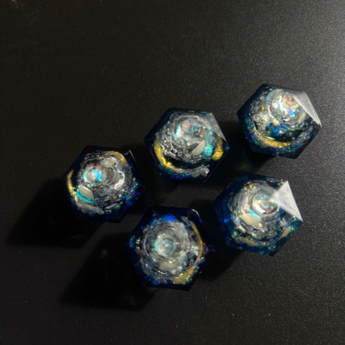 龍神のすず 龍の目チャーム〈夜空ブラック×琉球ガラス蓄光トンボ玉