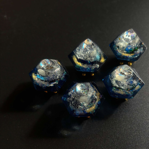 龍神のすず 龍の目チャーム〈夜空ブラック×琉球ガラス蓄光トンボ玉