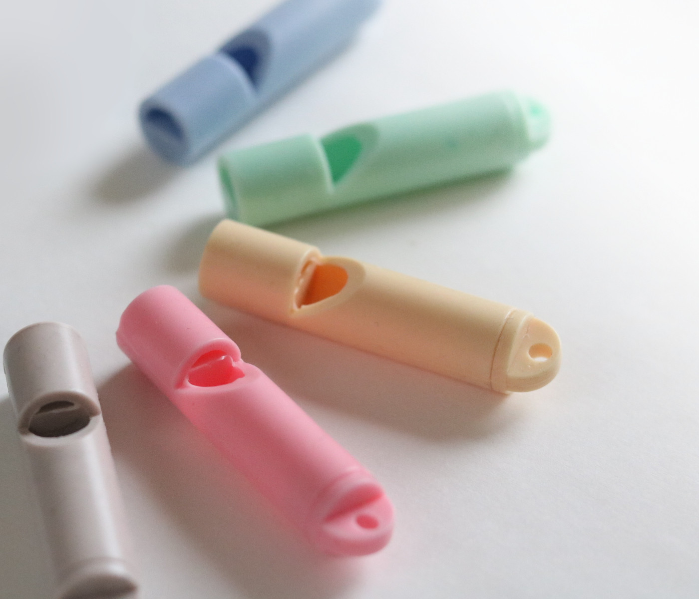 曲がって割れない防災笛【雫音（しずね）】