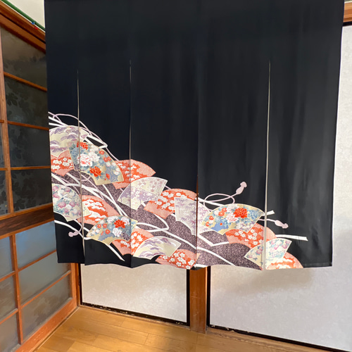 着物リメイク暖簾ーのれん、花柄、鳳凰、横〜121–丈〜119,1点物 着物リメイク暖簾ーのれん、花柄、鳳凰、横〜121–丈〜119,1点物