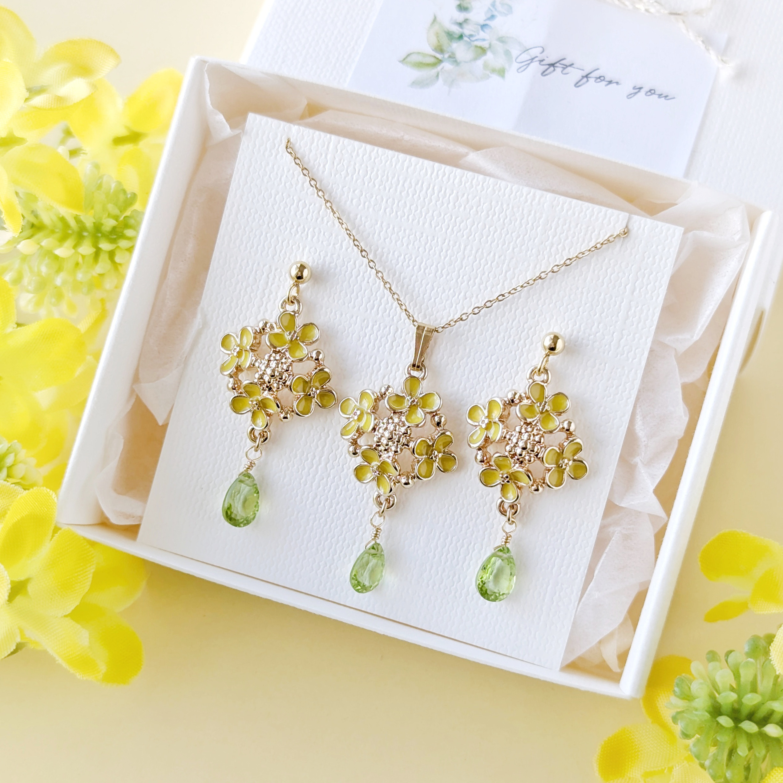 春の超早割2026 ＊2点セット＊ 春色が可愛い菜の花とペリドットのピアス/イヤリング＆ネックレス