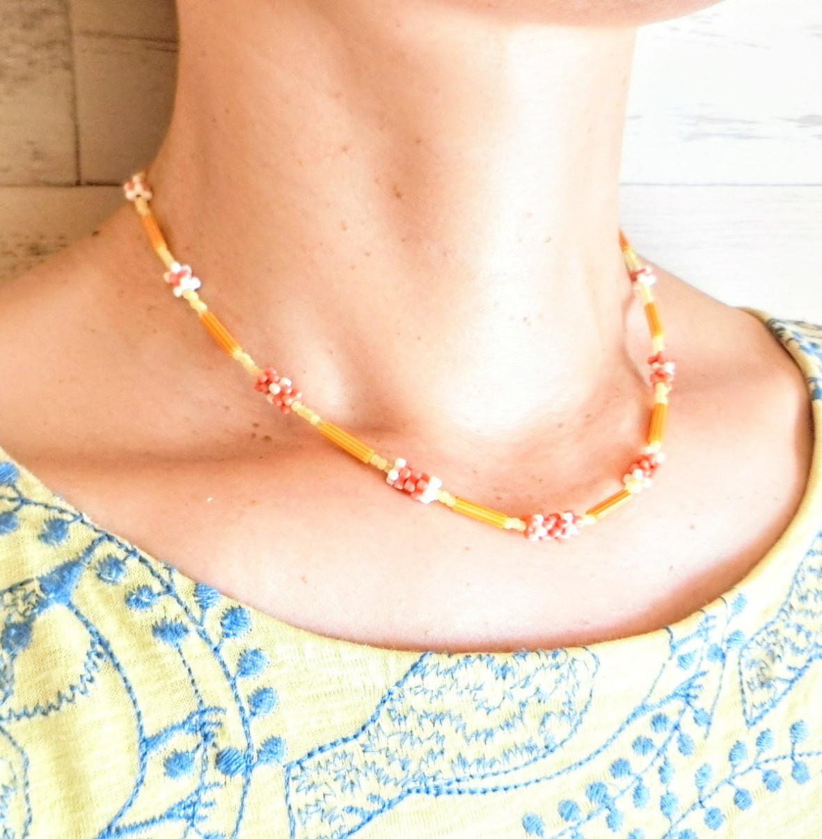 フラワービーズとロングカンネのネックレス