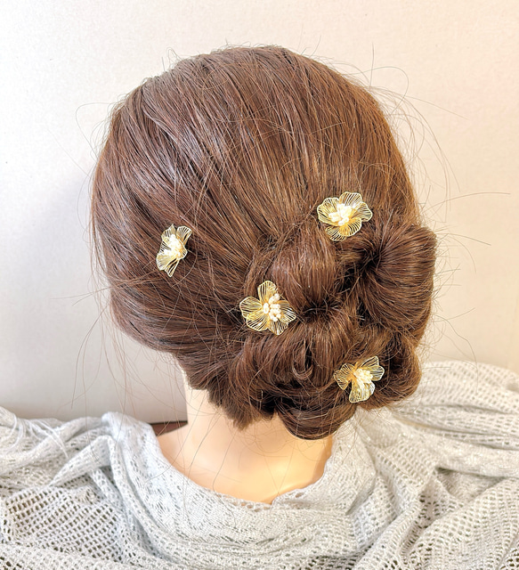 ユーピン　ゴールド　メタルフラワー　お呼ばれ　ヘアアレンジ　結婚式　成人式　振袖　卒業式　髪飾り　ウェディング　お花 6枚目の画像