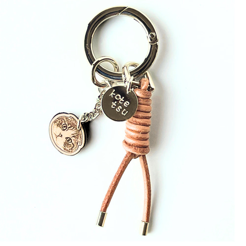 美品　genten キーホルダー　ねこ　チャーム　本革　レザー honeyhomie_k008