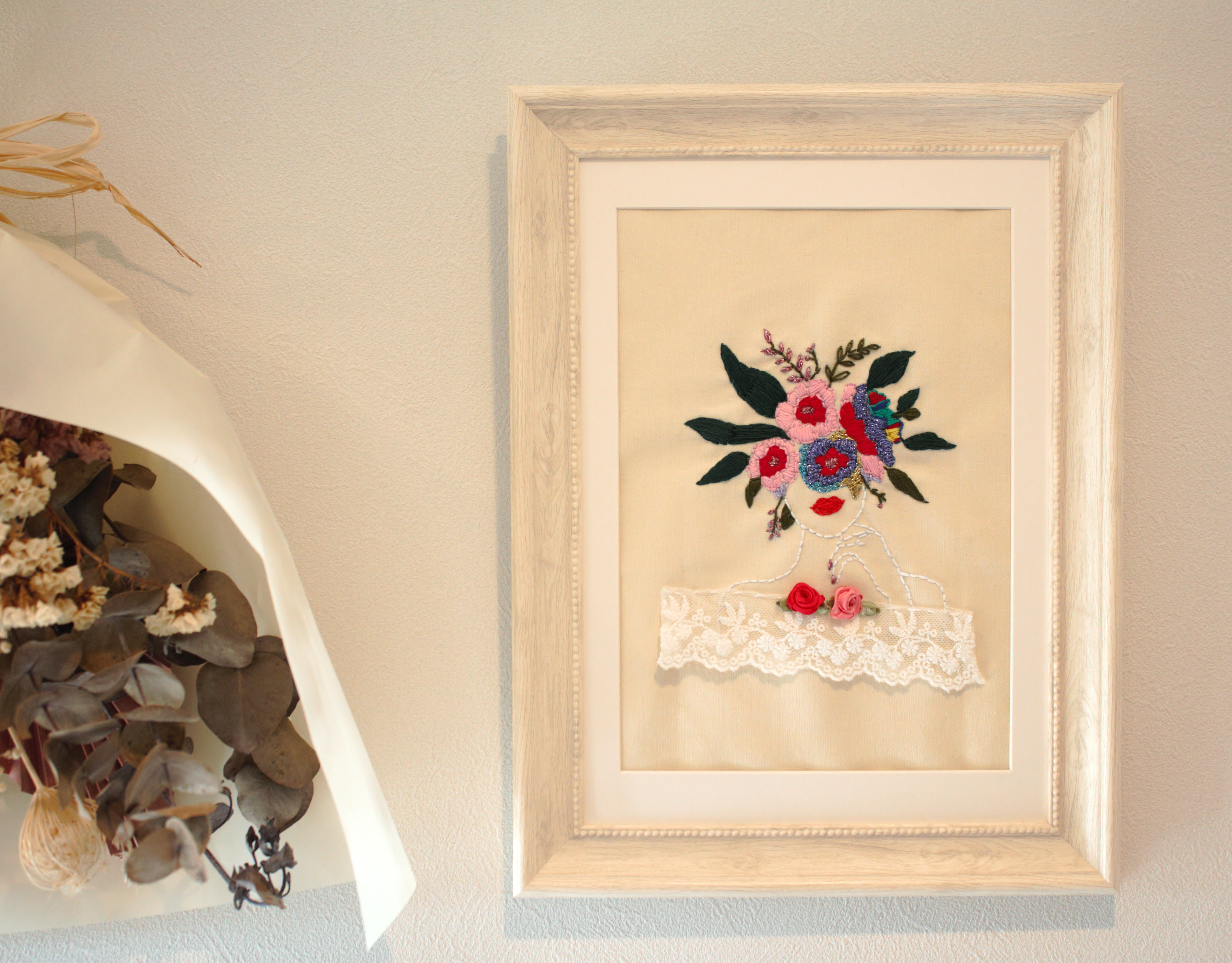 ●レディー 木製フレーム刺繍アート●