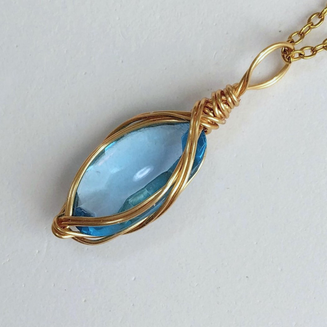 ブルートパーズ　天然石ワイヤーペンダント No.P109