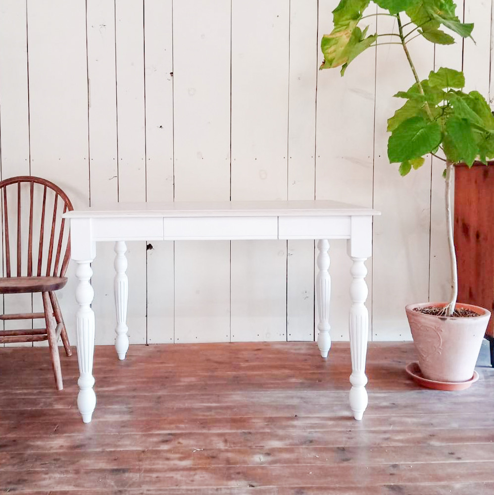 海外インテリア風ダイニングテーブル かわいいろくろ足テーブル W1100×D800二人暮らし向け シャビーホワイト