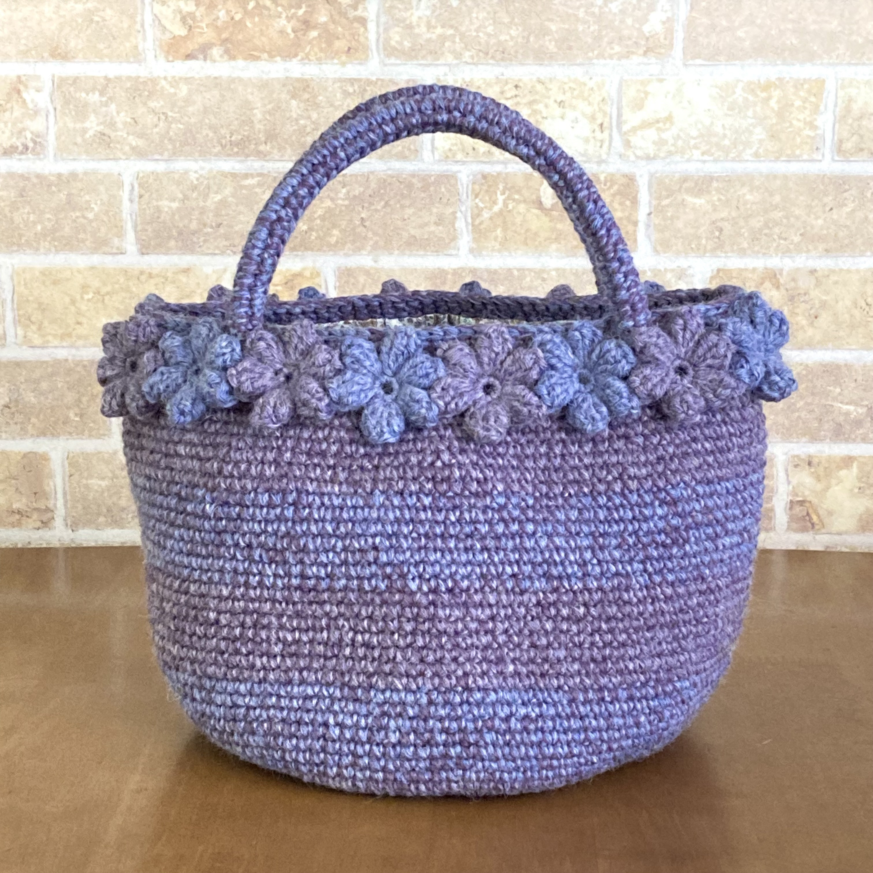 花冠の手編みバッグ