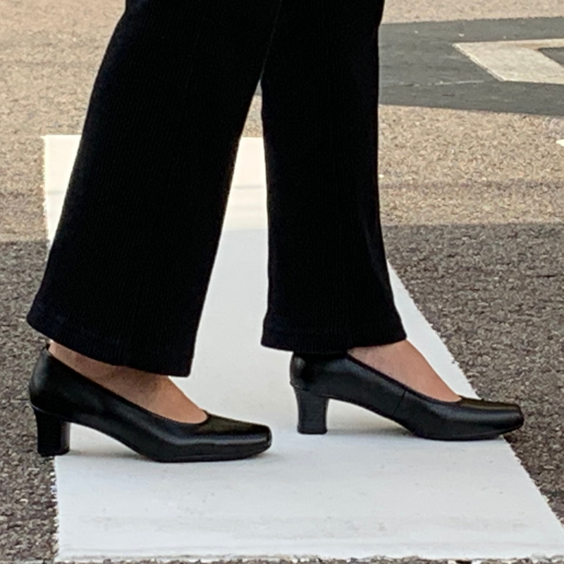 【天然皮革】幅広プレーンパンプス EEE