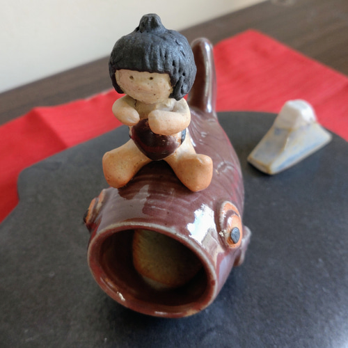 陶器の五月人形飾り 「鯉のぼりと金太郎」 ふじやまと台座付き