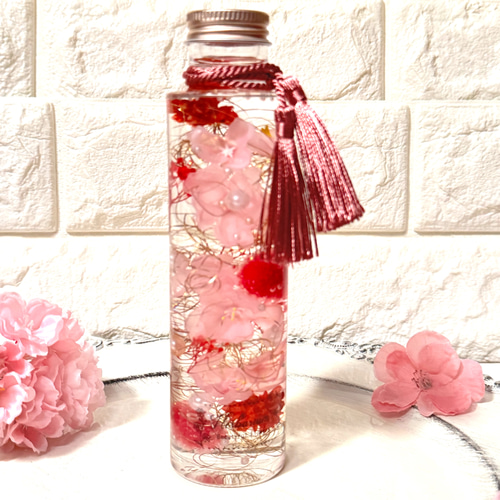 華やかなレッド&ホワイトバラをご覧ください♪*¨…♬ ハーバリウム