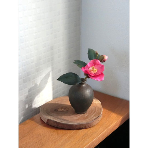 ✿【 粘土置物 】「さりげなくも艶やかな和の花」椿の一輪挿し