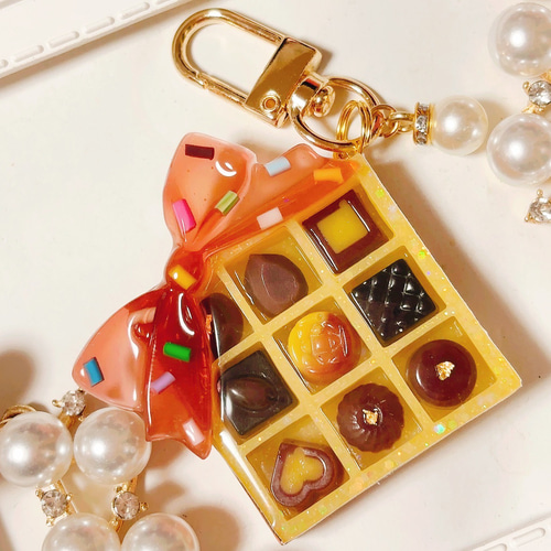 BALENCIAGA チョコレートバー キーホルダー バレンシアガ チョコレートバー型キーホルダー 大人のバッグは
