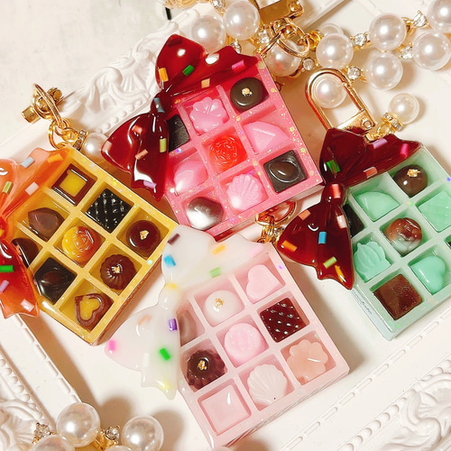 ♡バレンタイン♡アマビエさん① 板チョコ　　他レジンキーホルダー計6点 ♡バレンタイン♡アマビエさん① 板チョコ他レジンキーホルダー計6点