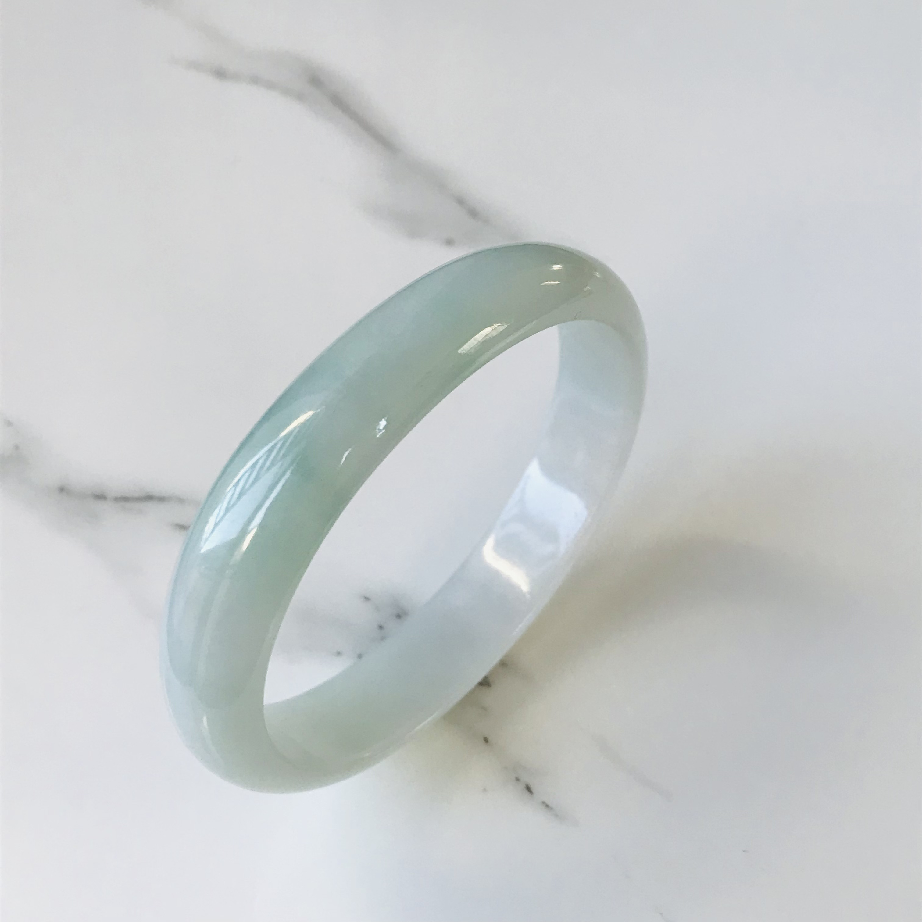 【B1510-0150】ジェイド　翡翠　ヒスイ　一点もの　希少　バングル　ミャンマー産　54.4×45.0mm 楕円