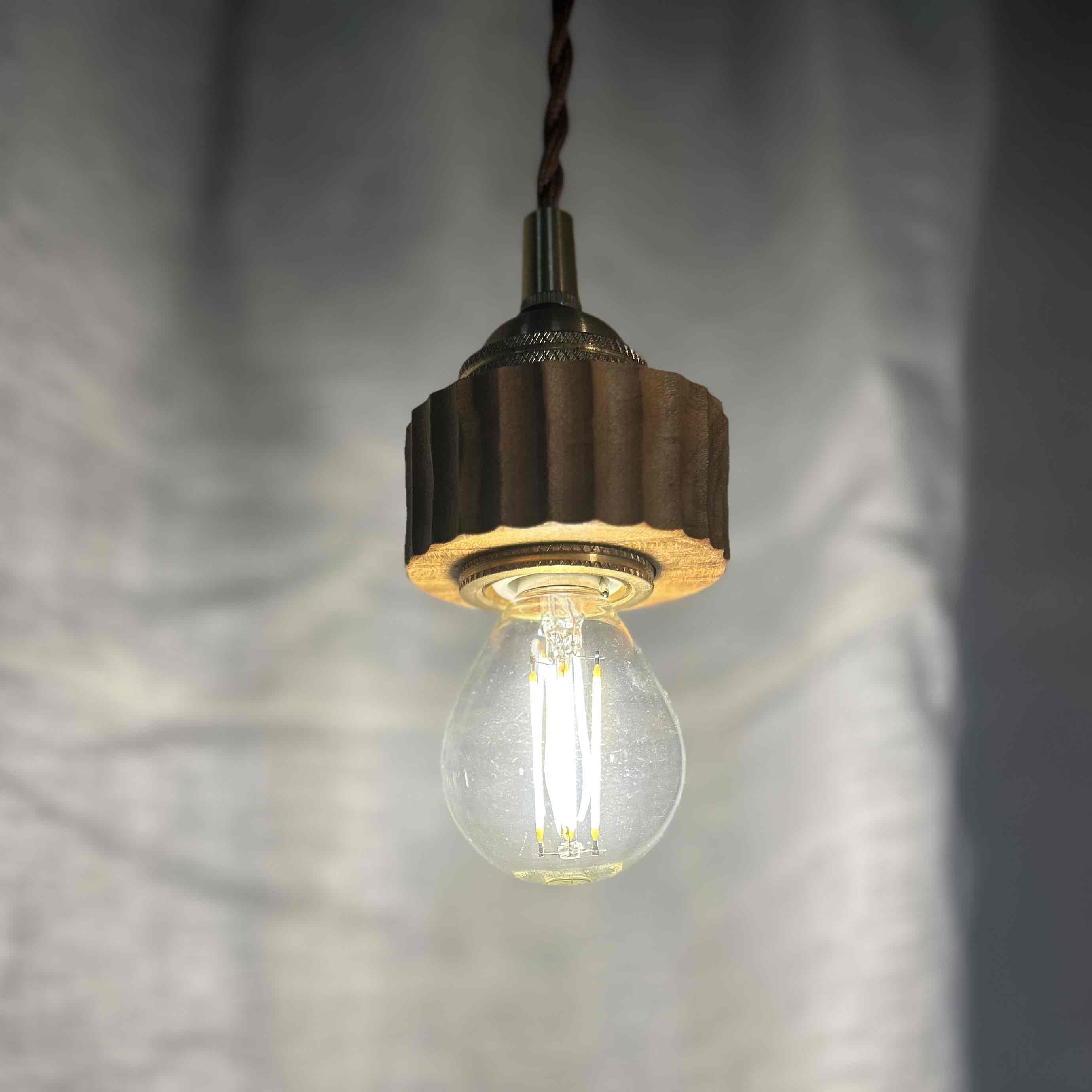 ランプシェード（灯具set・電球プレゼント）　彫り加工　チーク　無垢材