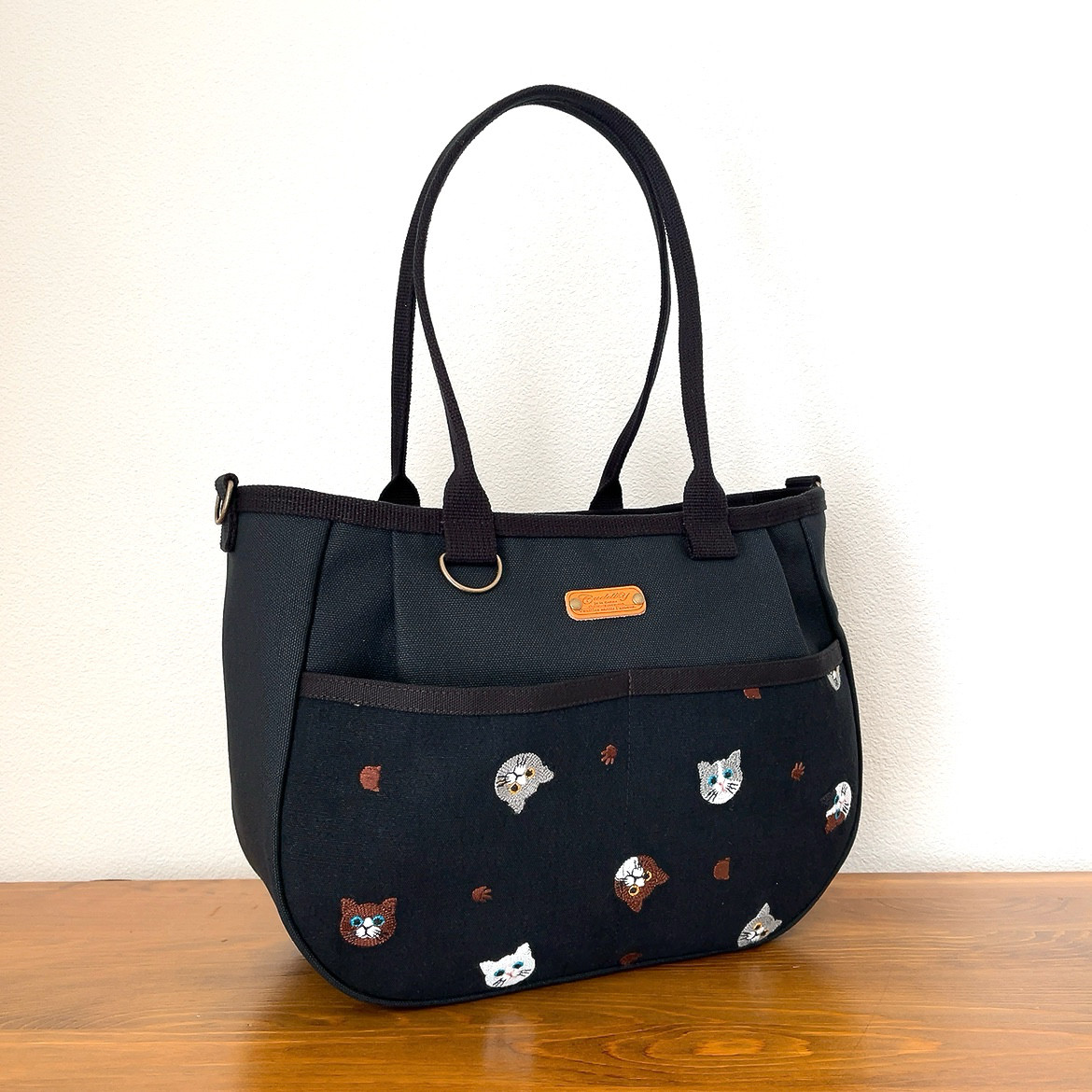 ♥️中♥️ころりんバッグ　猫刺繍　2WAY 斜め掛け　倉敷帆布　トートバッグ　ファスナー開閉　猫の日　ネコ　ねこ