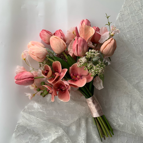 胡蝶蘭♡ピーチバーガンディ♡ニュアンスカラーチューリップ