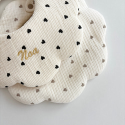 ❤︎mini heart bib❤︎   お名前刺繍＊名入れ＊もくもくスタイ＊名入れスタイ＊出産祝い＊ベビー＊ギフト 4枚目の画像