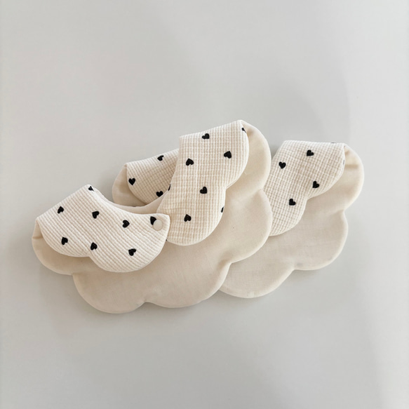 ❤︎mini heart bib❤︎   お名前刺繍＊名入れ＊もくもくスタイ＊名入れスタイ＊出産祝い＊ベビー＊ギフト 3枚目の画像