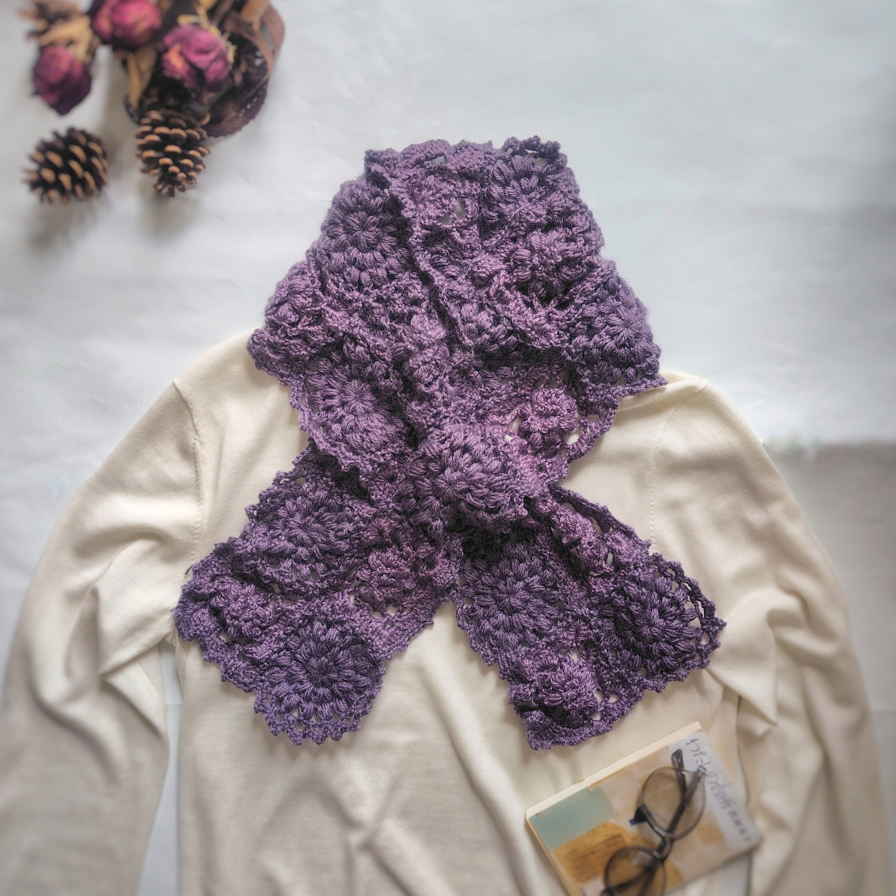 ◆在庫限り◆かぎ針編み 花咲く差し込みマフラー  ストール 毛糸 手編み│紫 パープル