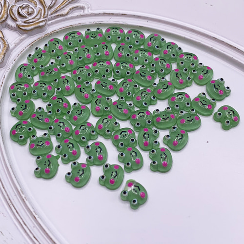 ネイルパーツ カエル アニマル 7mm ミニ 緑 50個 顔 蛙 ぷっくり