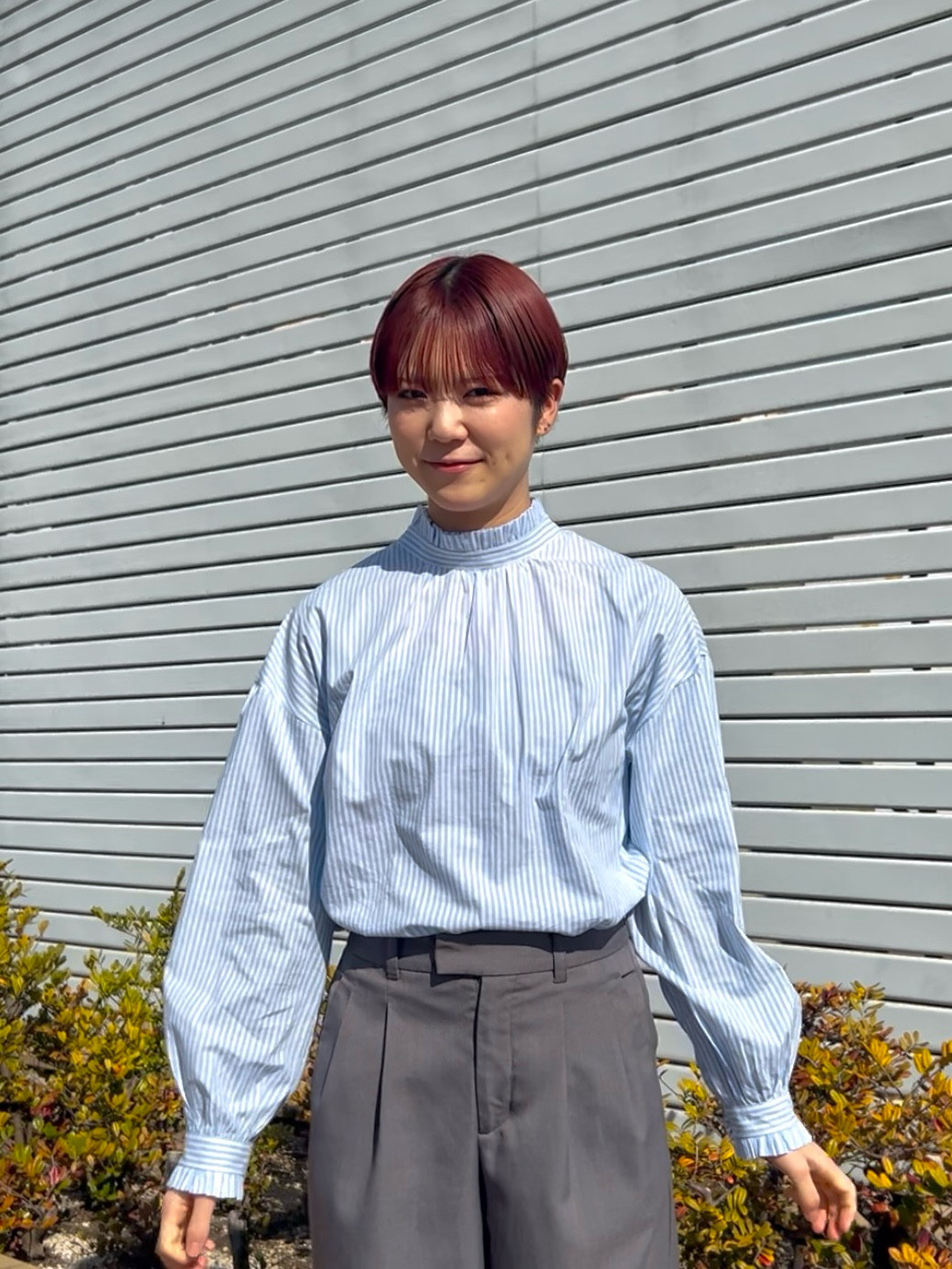 リニューアル‼︎ フォーマルにもOK＊スタンドフリルカラーブラウス＊先染めコットン＊ストライプ＊サックスブルー