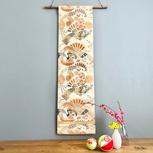 帯のタペストリー アンティーク 花の扇と鶴 帯 着物 リメイク
