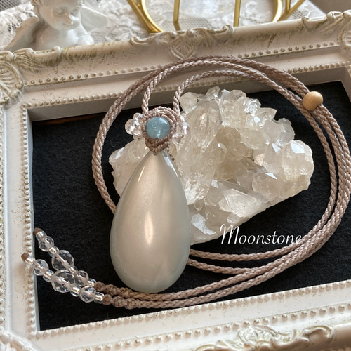ムーンストーン（ライトグレーカラー） マクラメ編みネックレス
