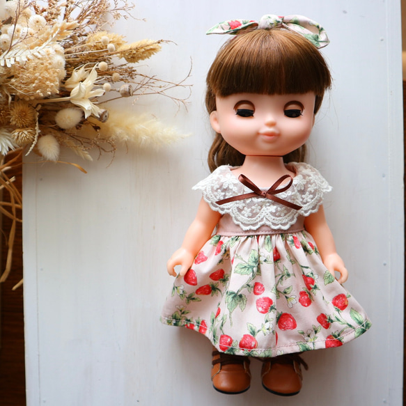 26cmドール服 ぬいぐるみ服 レース襟のいちご柄ワンピース