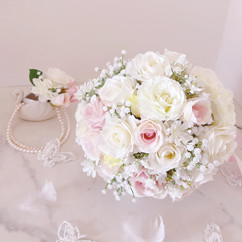 ピンク＆ホワイトローズとカスミソウのクラッチブーケ ウエディング