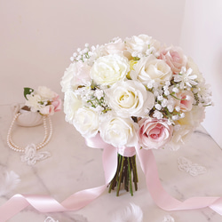 お花畑の花束ヘアゴム ハンドメイド レジン ホワイト ピンク ブーケ ハート 白 ピンク＆ホワイトローズとカスミソウのクラッチブーケ ウエディング