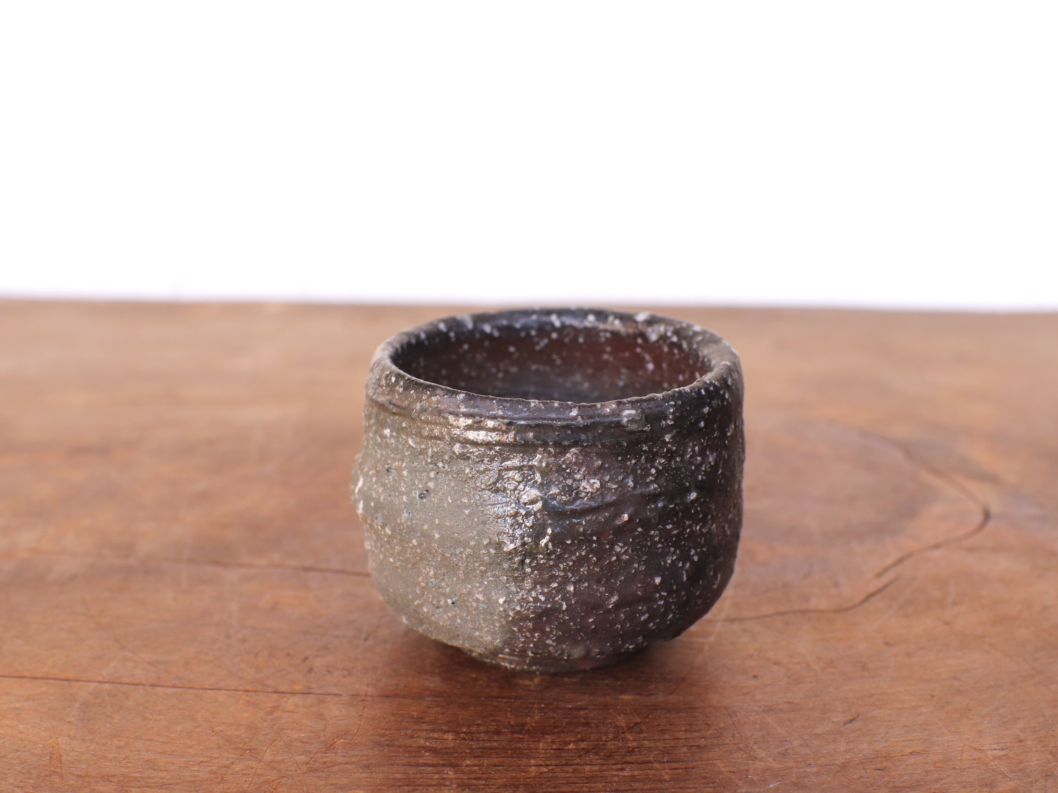 ぐい呑み　(薪窯・焼き締め)　yg-051