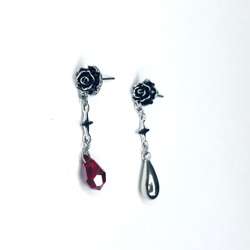 134 薔薇一輪✖︎かすみ草ハート型レジンシルバー仕様　ピアスorイヤリング 134 薔薇一輪✖︎かすみ草ハート型レジンシルバー仕様 ピアスorイヤリング