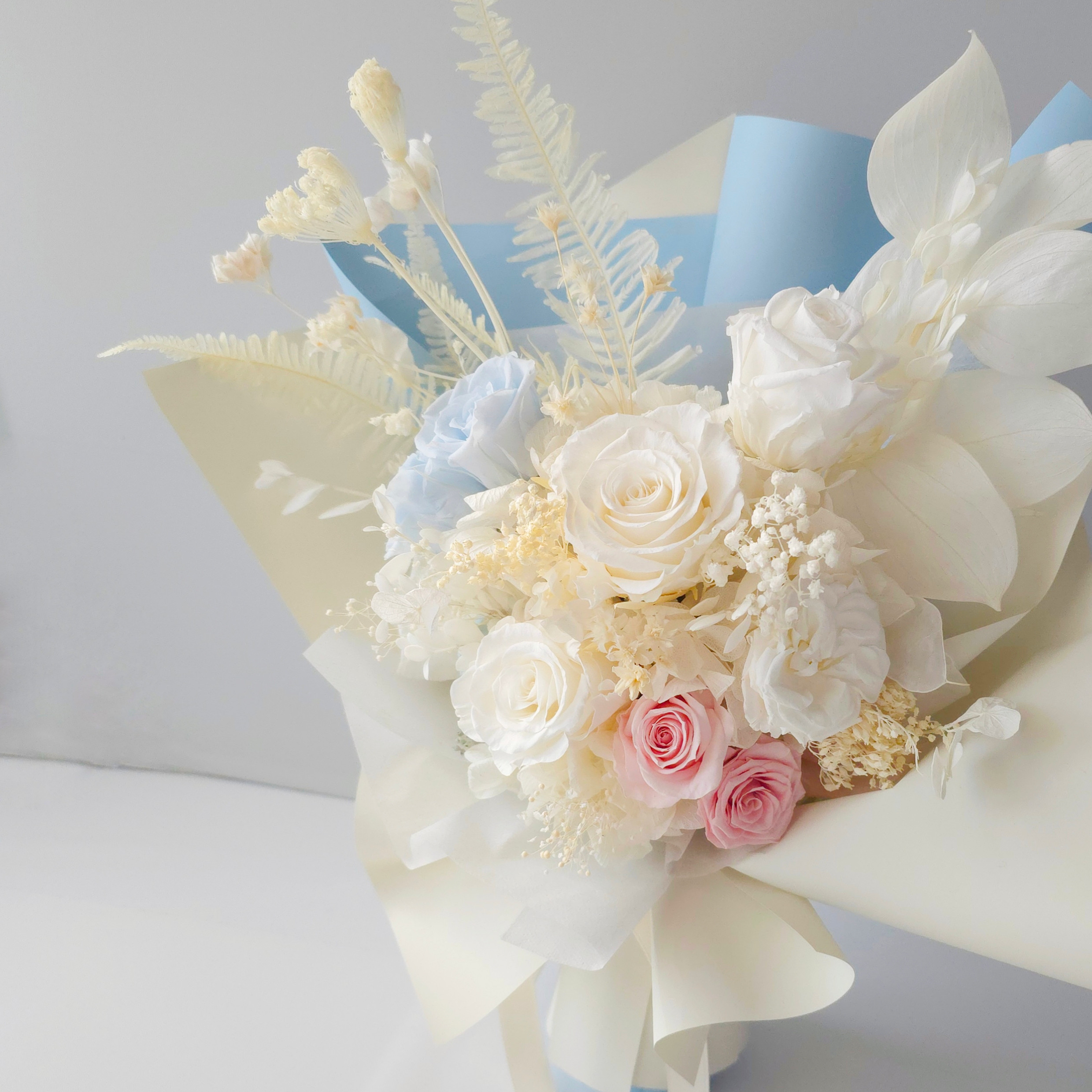 お好みのカラーやデザインでオーダー！プリザーブド・ドライフラワーの立てたまま飾れる自立する花束