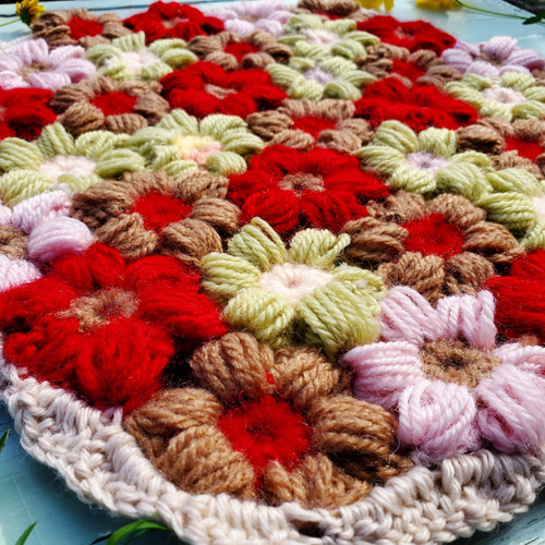 モーリーのお花❀座布団 手編み 赤×ピンク×ライトグリーン×ブラウン
