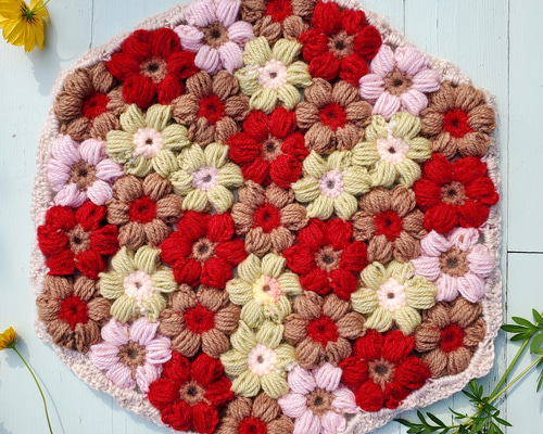 モーリーのお花❀座布団 手編み 赤×ピンク×ライトグリーン×ブラウン