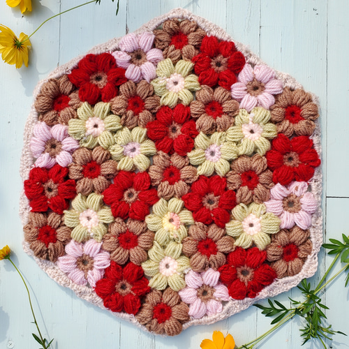 モーリーのお花❀座布団 手編み 赤×ピンク×ライトグリーン×ブラウン