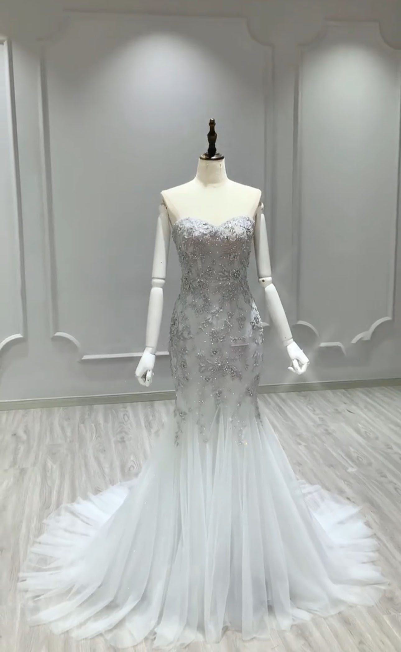 ふわふわスカート　グレー　チューブトップ　チュール繊細なレース　美しい　優雅　カラードレス演奏会音楽会前撮り二次会結婚式