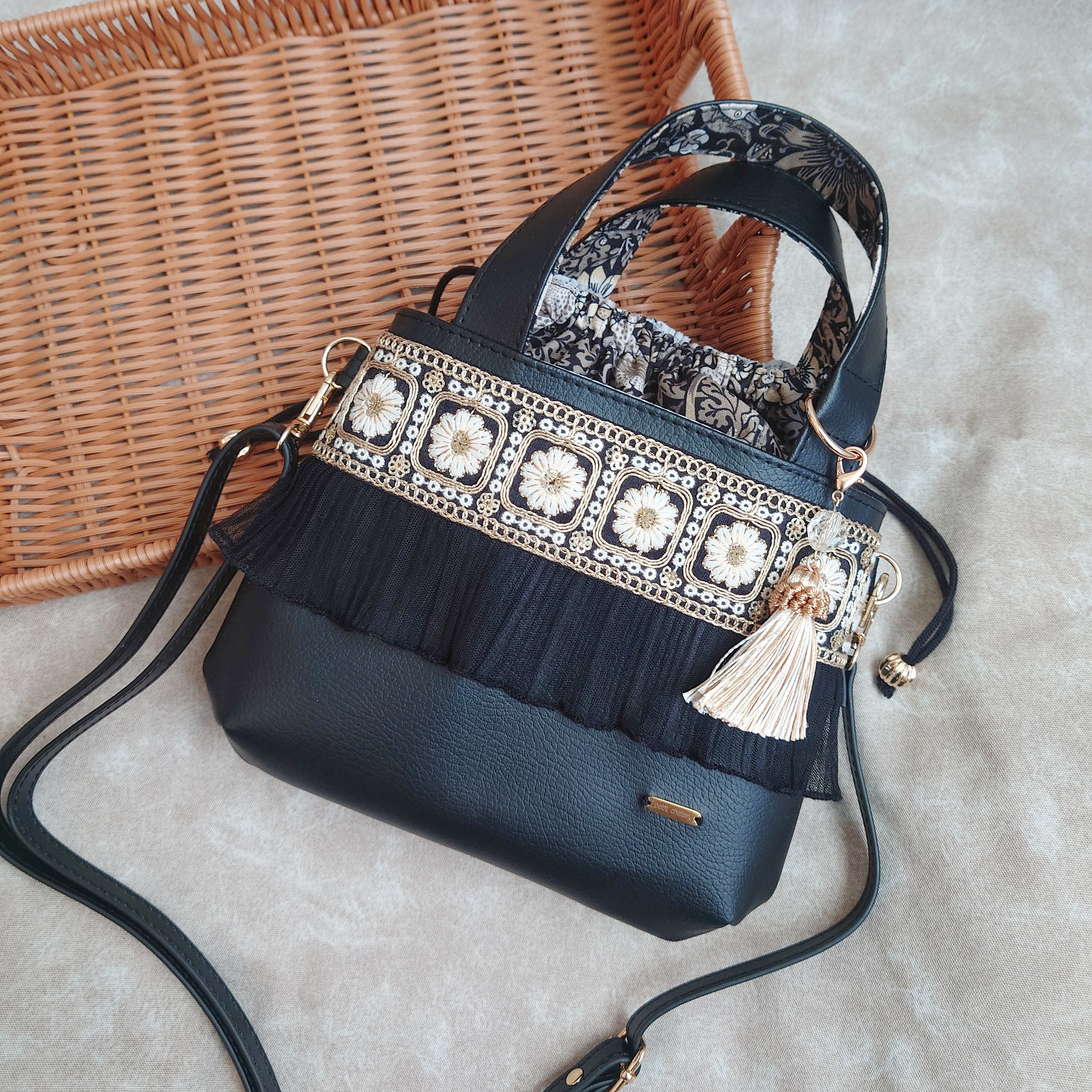 【受注生産】2wayインド刺繍リボンのあおり巾着トートバッグ＆ショルダーバッグ(ブラック)