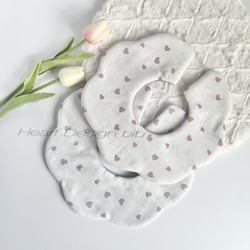 ♡ぽこぽこダブルガーゼのハート柄花びらスタイ♡ スタイ・よだれかけ