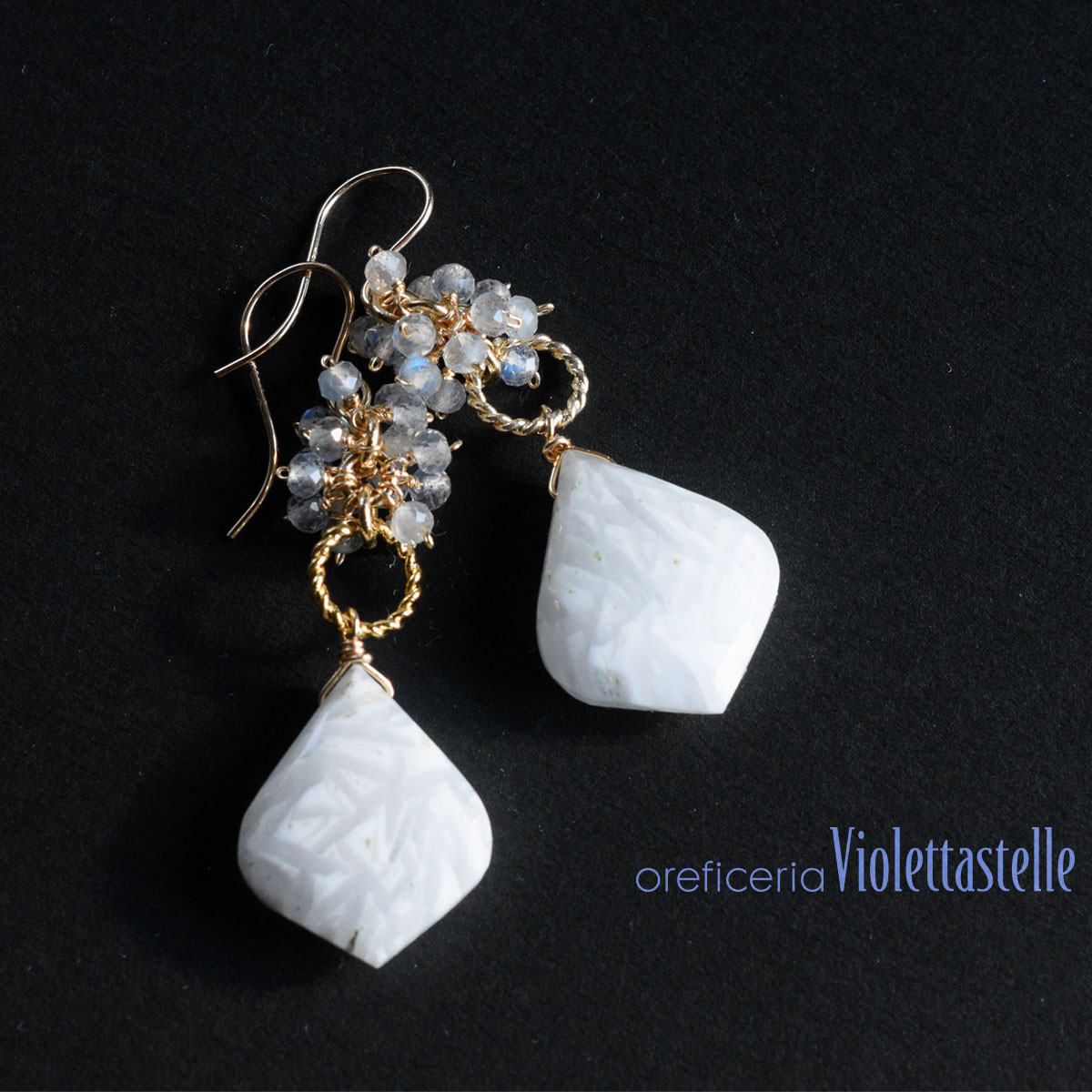 14kgfホワイトオパールのピアスwithラブラドライト