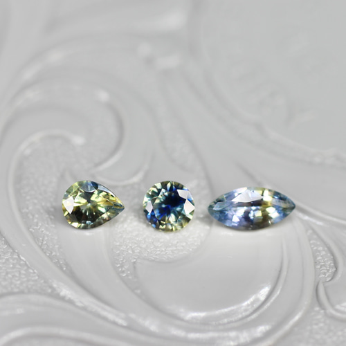 マーキスカット バイカラーサファイア 0.29ct 5.7mm×2.4mm×1.7mm