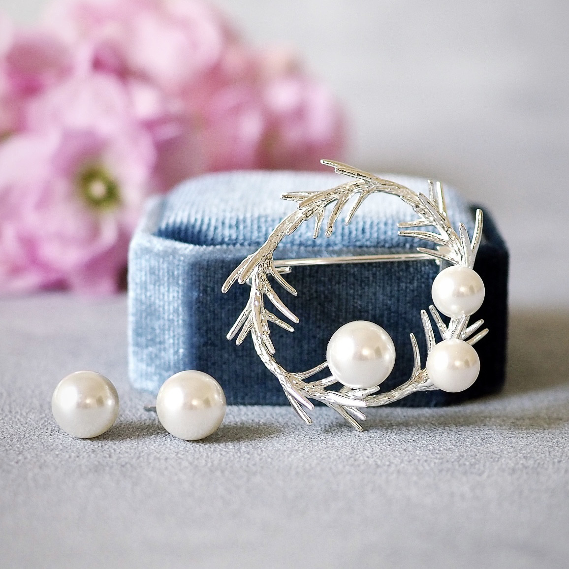 [3日以内発送]ハレ日もその先も 貝パールリースブローチ＆ピアス/イヤリングセット BR13  セレモニー 4,615円