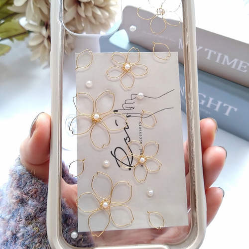 桜2025】春を先取り〜桜のiPhoneケース 桜の花びらが舞う